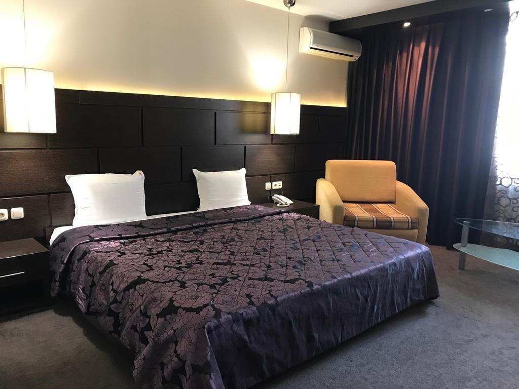 Hotel Kardinal ブラゴエヴグラト エクステリア 写真