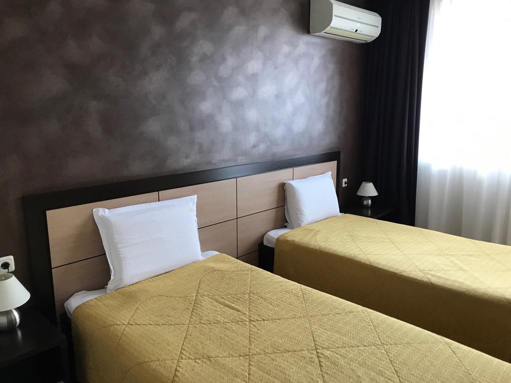 Hotel Kardinal ブラゴエヴグラト エクステリア 写真